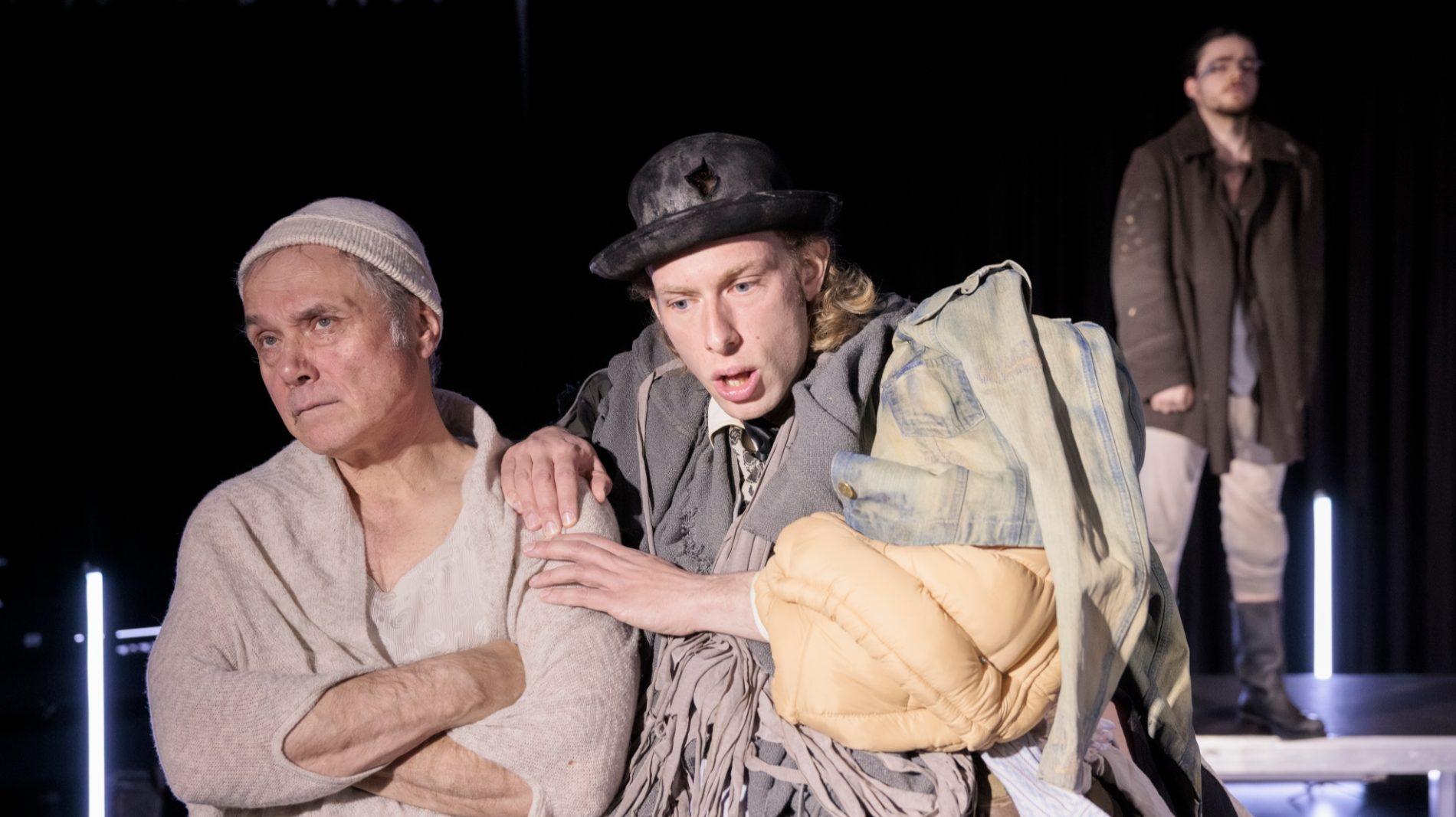 05a NEUES GLOBE THEATER Draussen vor der Tuer Philipp Plum